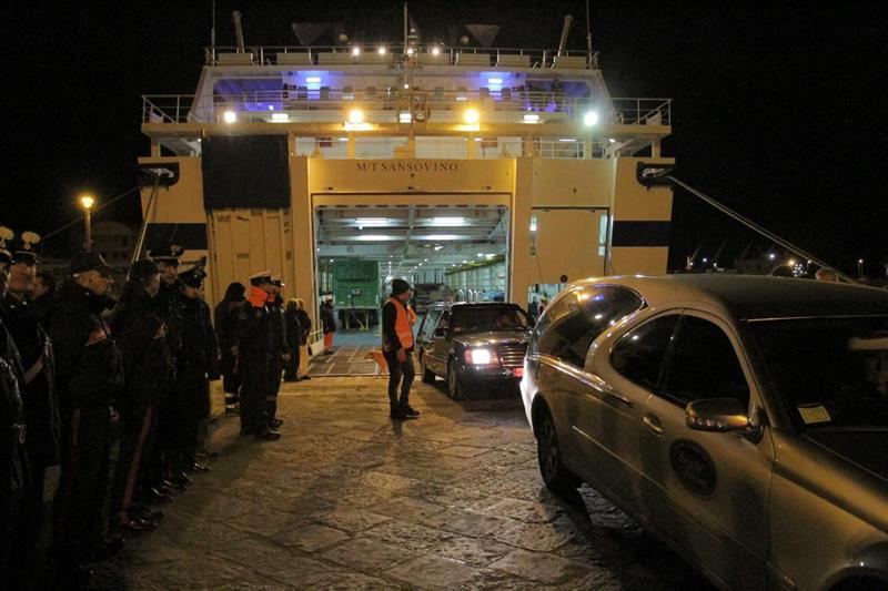 Rescatan a un millar de migrantes en las costas entre Italia y Libia