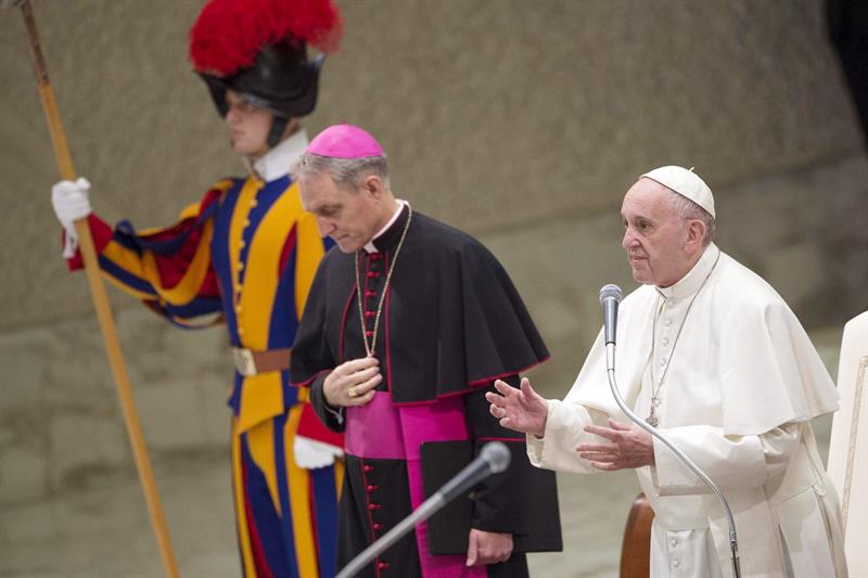 El papa insta a los obispos a mostrar &quot;tolerancia cero&quot; con la pederastia