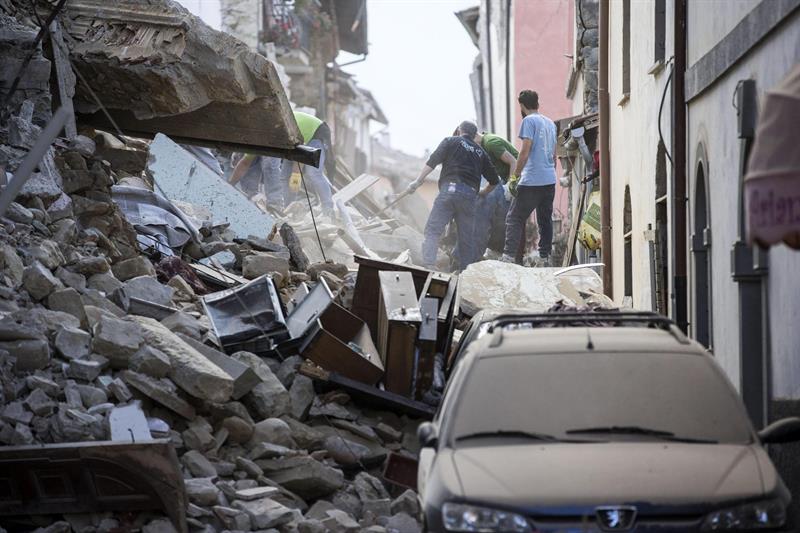 Embajada de Ecuador habilita línea para atender a ecuatorianos afectados por terremoto en Italia