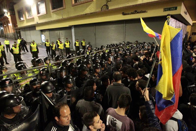 Policías y manifestantes impidieron paso de manifestantes a Carondelet