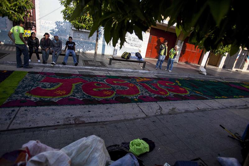 Guatemala establece nuevo Récord Guinness con alfombra de serrín