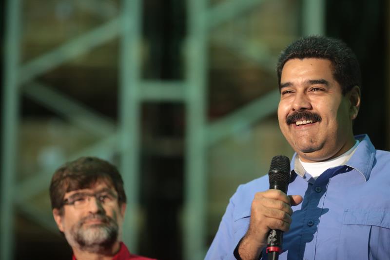 Maduro rechaza quejas de &quot;izquierda trasnochada&quot; y pide al chavismo definirse