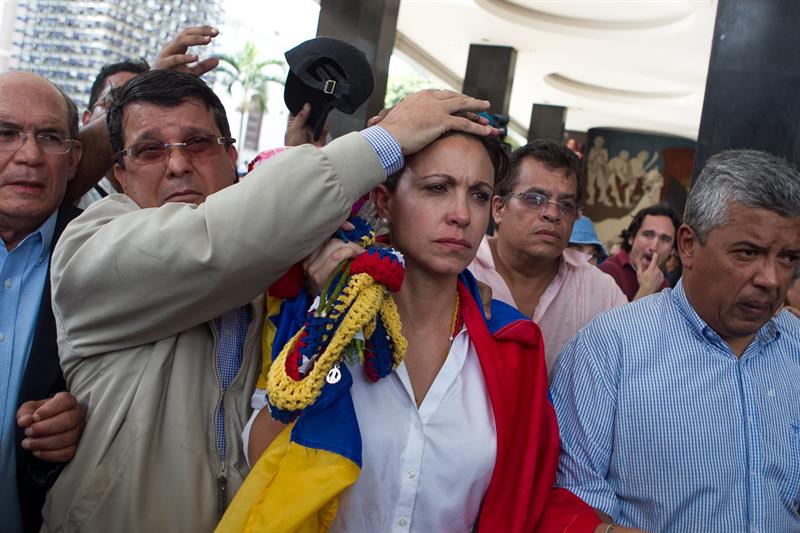 Policía impide a María Corina Machado acceder al Parlamento venezolano
