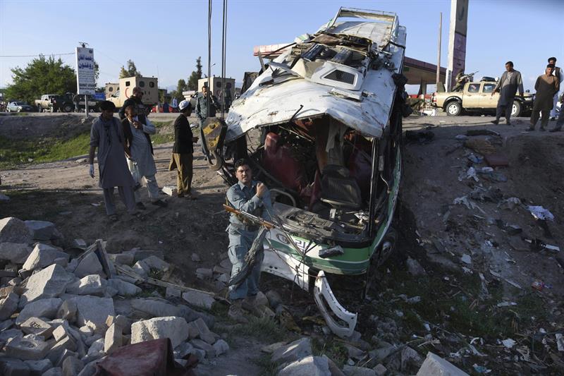 Al menos 12 muertos y 38 heridos en un ataque suicida en Afganistán