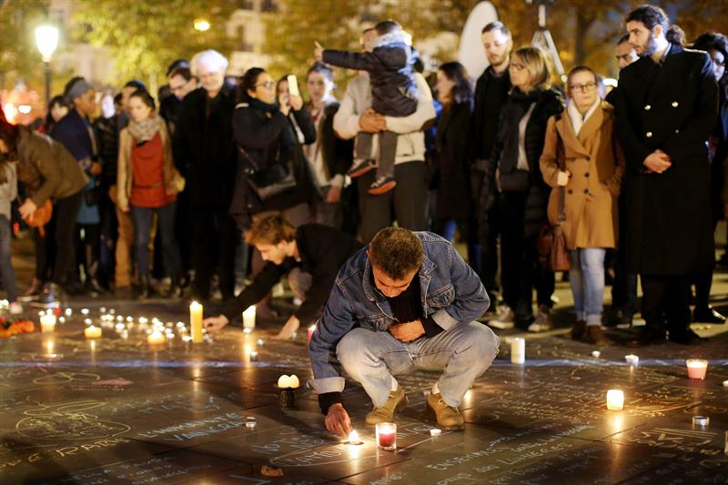 Sube a 132 el balance de muertos en los atentados de París