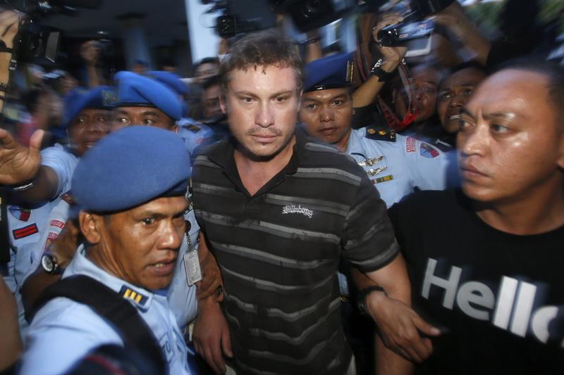 Borracho desata una alerta de secuestro en un vuelo a Indonesia