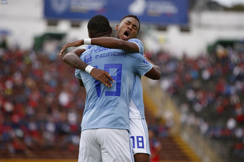 Árbitros venezolanos pitarán el primer partido de Emelec en Copa Libertadores