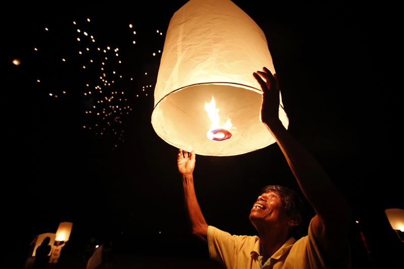 Tailandia rinde tributo a las víctimas del tsunami de 2004