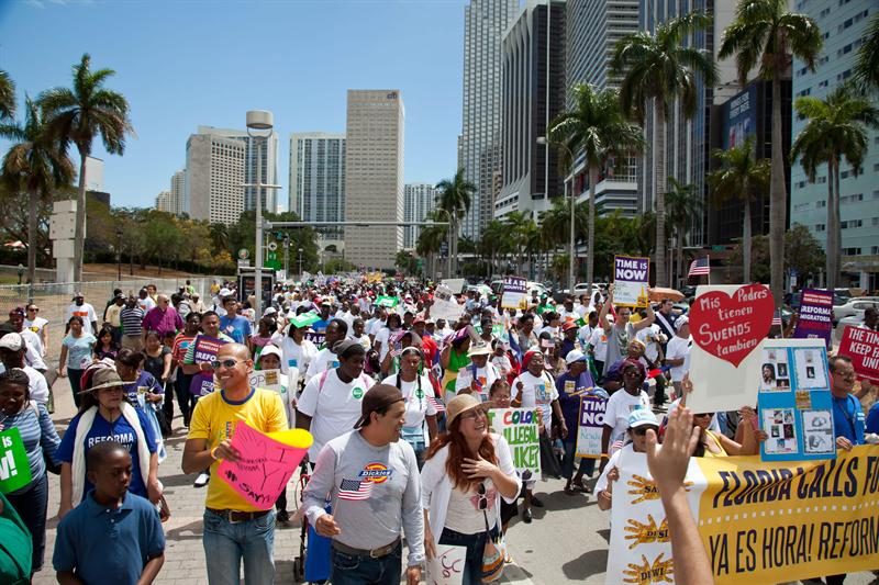 Miles de latinos se preparan en Washington para la gran marcha hispana