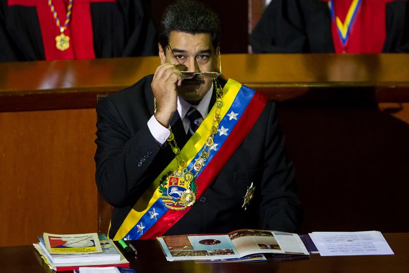Asamblea venezolana recibe proyecto para recortar mandato de Maduro