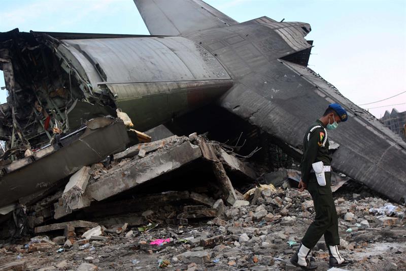 Presidente indonesio ordena investigar accidente aéreo que mató a 140 personas