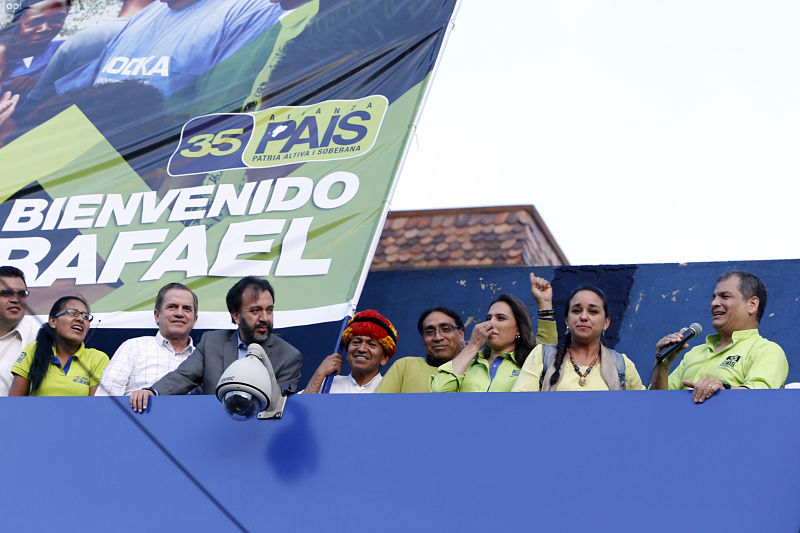 Correa se encuentra con dirigentes suspendidos de Alianza PAIS