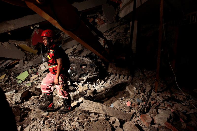 Cifra oficial de personas fallecidas por sismo sube a 246 personas