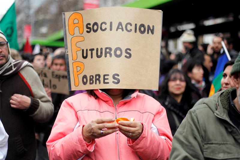Miles exigen en Chile el término del Sistema Privado de Pensiones