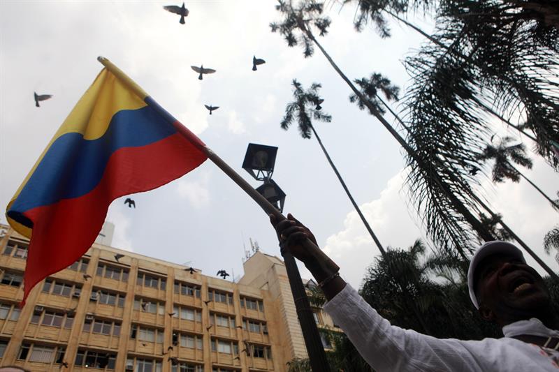 Ecuador expresa &quot;alegría&quot; por cese al fuego en Colombia