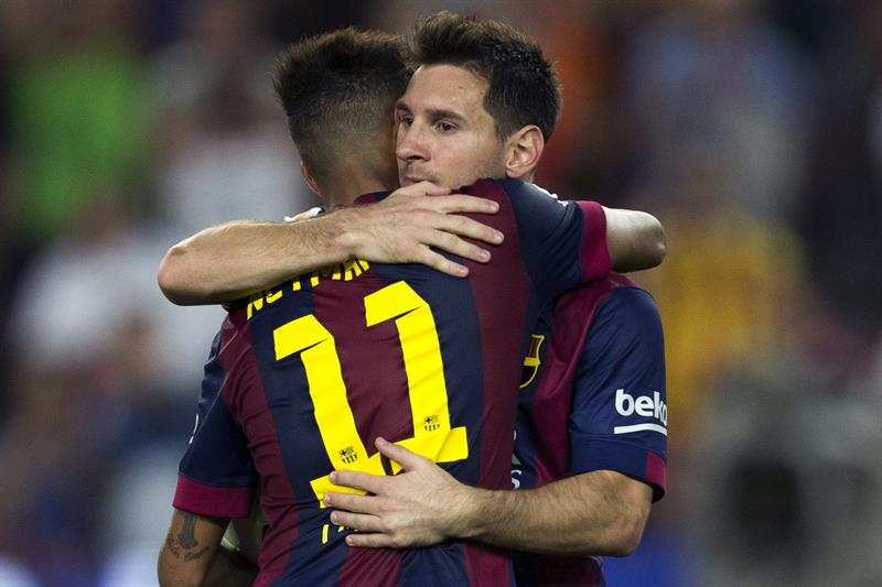Triplete de Neymar y doblete de Messi colocan líder al Barcelona