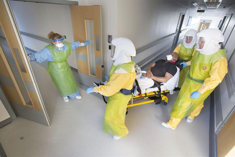 Aíslan en hospital de Chile a hombre con presuntos síntomas de ébola