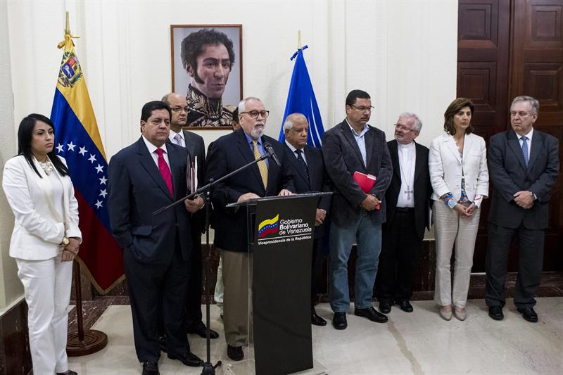 Tres mesas de trabajo se forman tras nueva reunión de diálogo en Venezuela