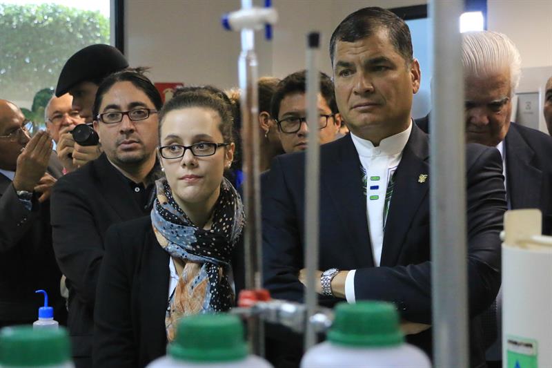 Correa firma acuerdo de cooperación tecnológica y visita a Lula en Sao Paulo