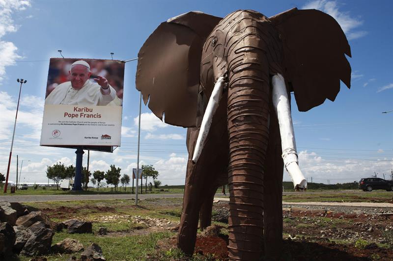 Papa Francisco se alista para arriesgada gira en África
