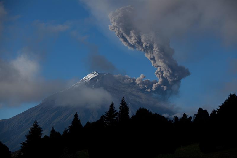 Volcán Tungurahua registra un ligero incremento en su actividad eruptiva