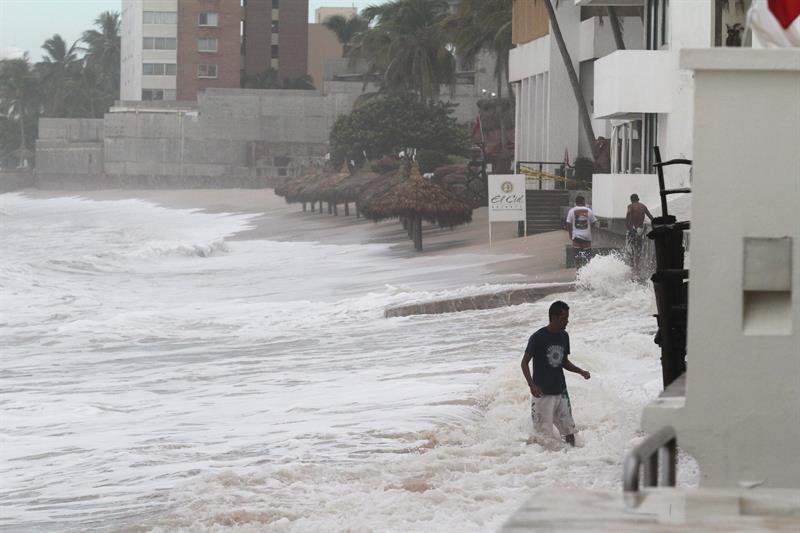 Huracán Norbert se fortalece a categoría 3 en Pacífico mexicano