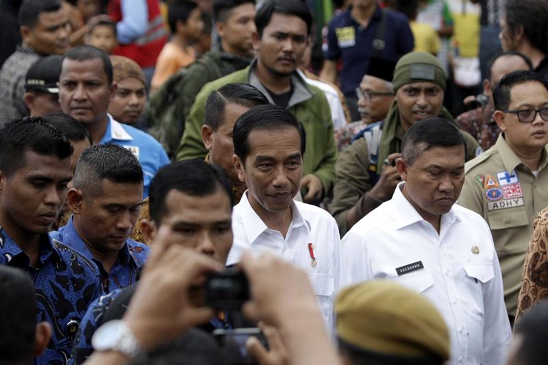 Presidente indonesio visita la zona donde un sismo dejó 102 muertos