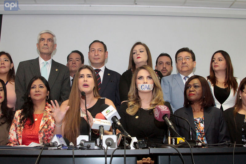 Suspenden por 10 días sin sueldo a Cristina Reyes, Ana Galarza y Augusto Espinosa