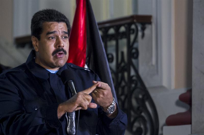 Ministros venezolanos ponen cargos a disposición para reorganizar gabinete