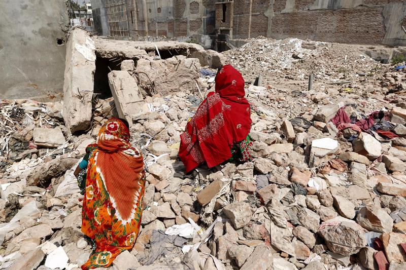 Piden justicia 1 año después de tragedia en edificio textil de Bangladesh