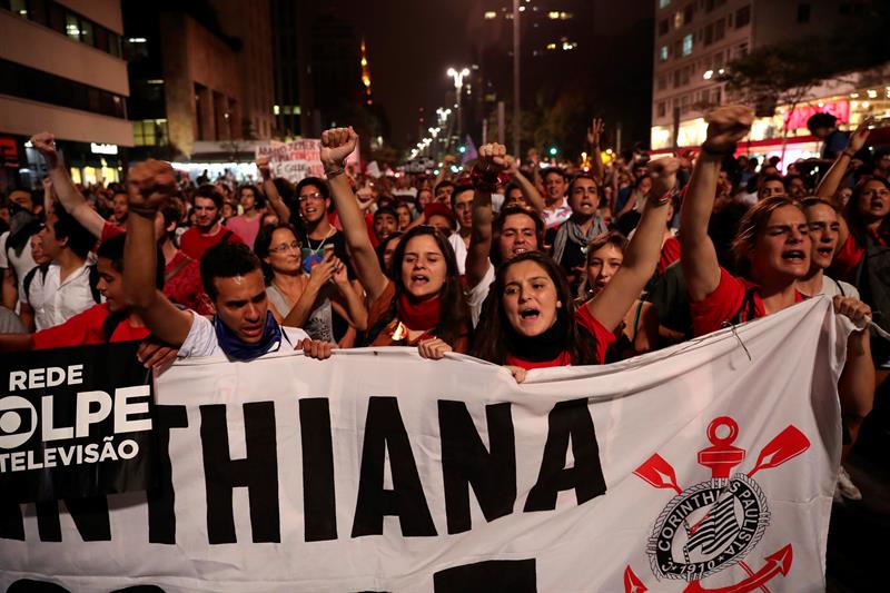 Partidarios de Rousseff vuelven a las calles a espera de desenlace de juicio