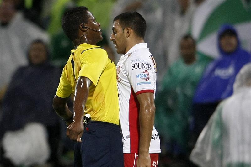 Huracán dice que protestará ante AFA, Conmebol y FIFA por arbitraje