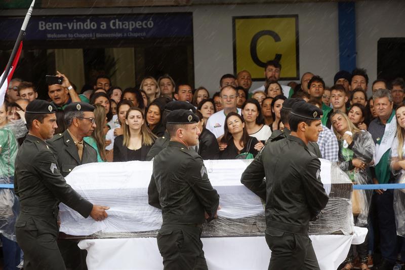 Chapecó preparó un multitudinario homenaje a las víctimas del vuelo de LAMIA