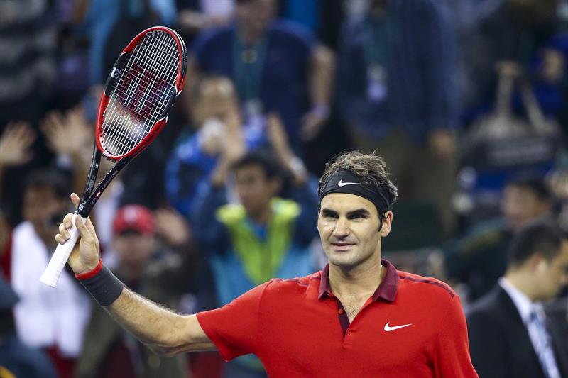 Federer fulmina a Benneteau y chocará contra Djokovic en semis de Shanghái