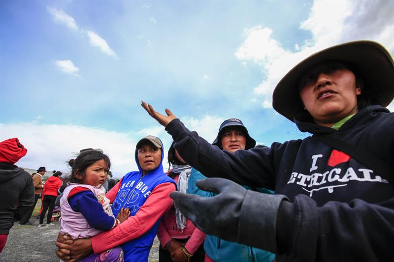 En la acampada en El Chasqui se respira solidaridad entre evacuados