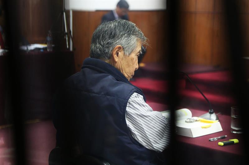 Fujimori usó dinero de la Fuerza Aérea peruana para su reelección