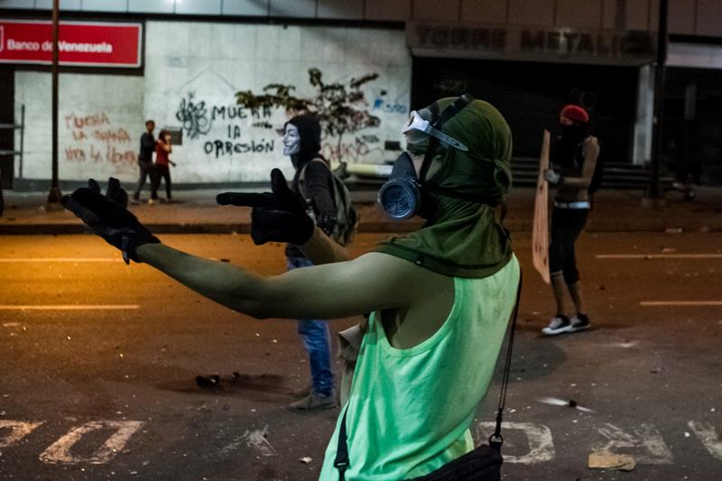 Otro estudiante muere por disparos en protestas de Venezuela