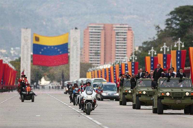 Chavismo se deshace en lágrimas en último paseo fúnebre de Chávez