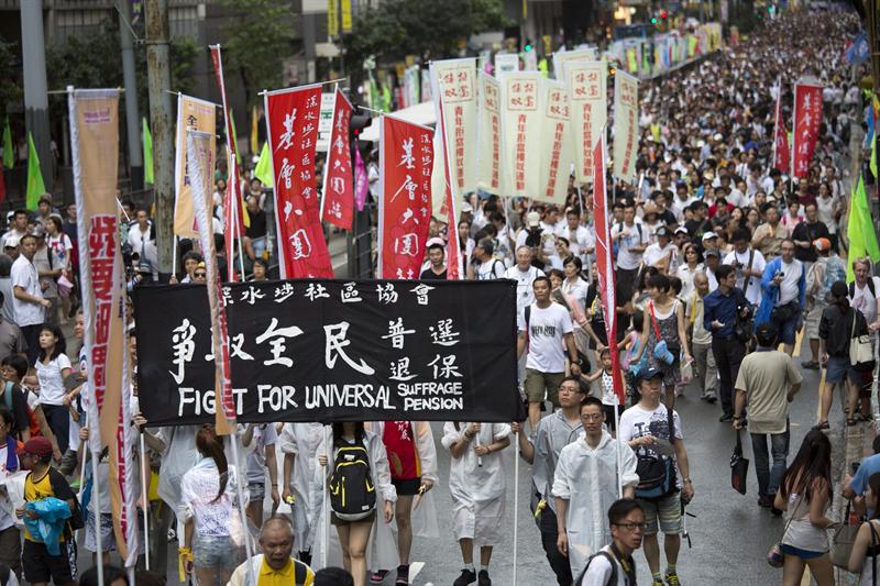Multitudinaria manifestación para pedir el sufragio universal en Hong Kong