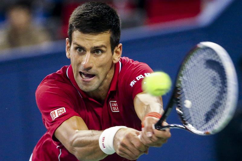 Djokovic pasa a octavos tras eliminar a Thiem en Shanghái