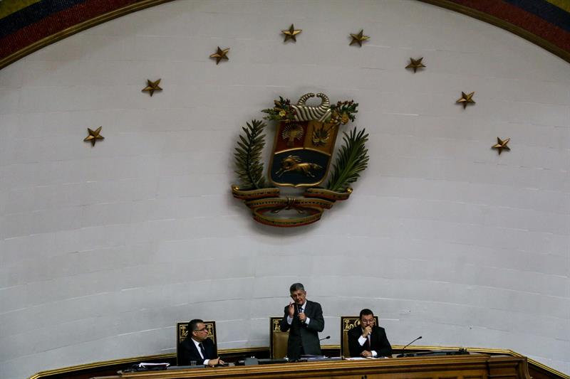Ramos Allup dice que no asistirá al consejo de poderes convocado por Maduro