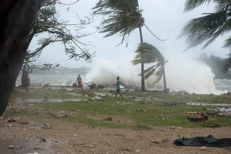 Ciclón Pam barre Vanuatu dejando varios muertos