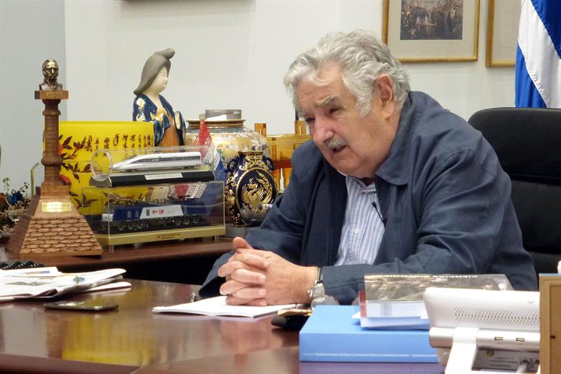 Mujica califica de &quot;ridículo y estúpido&quot; criminalizar a los jóvenes