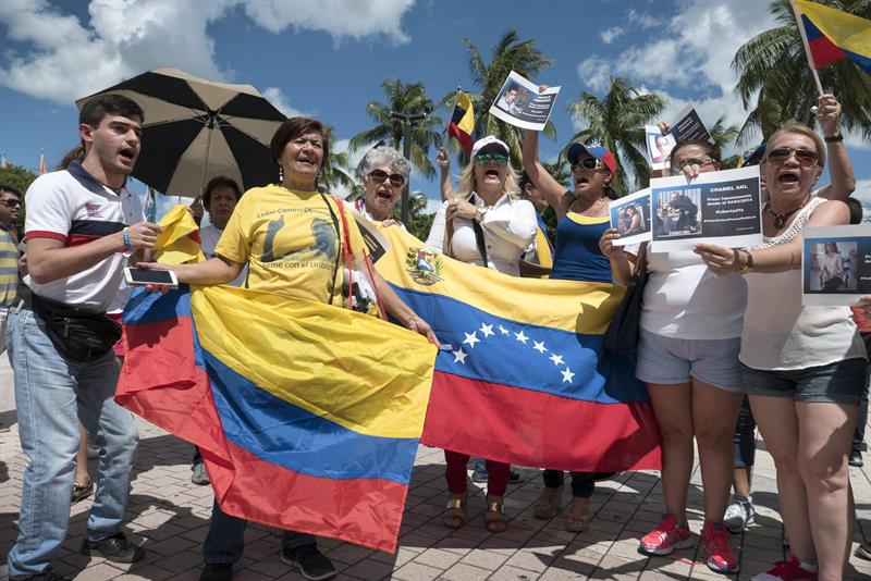 Cientos de personas en ciudades de América exigen libertad de Leopoldo López
