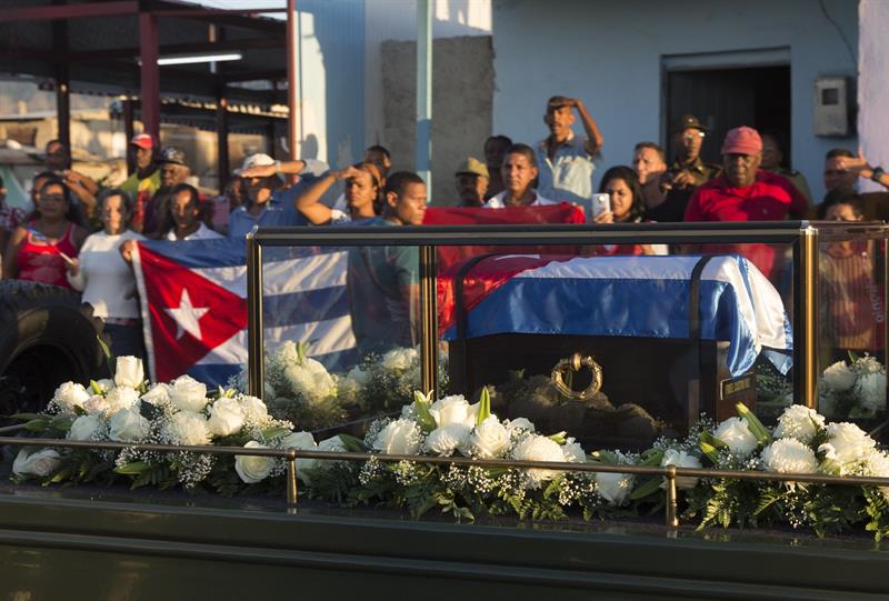 Las cenizas de Fidel Castro son trasladadas al cementerio de Santa Ifigenia