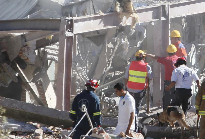 Alcalde baja a 2 la cifra de muertos por explosión en maternidad de México