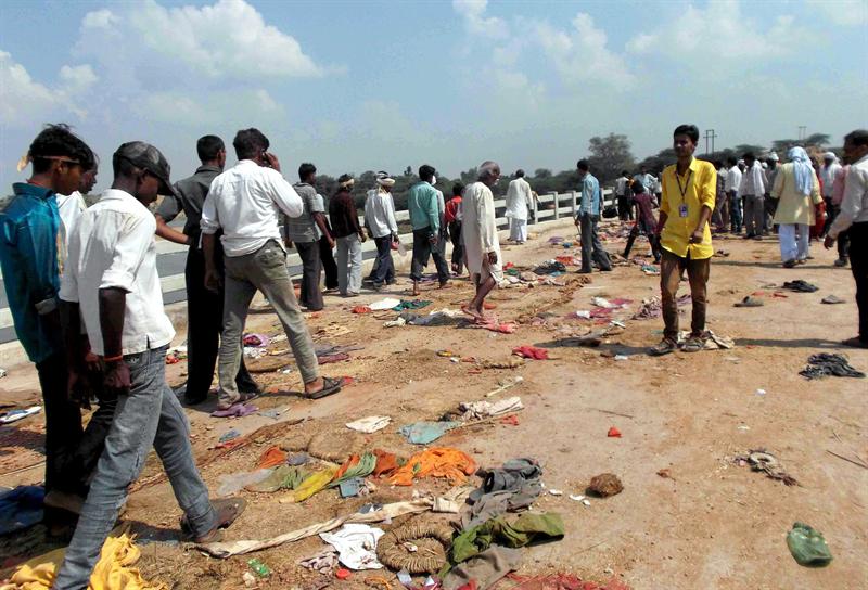 Estampida causa la muerte de al menos 85 peregrinos en la India