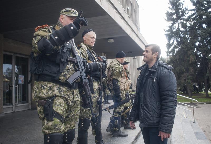 Prorrusos toman la sede del Ministerio del Interior ucraniano en Górlovka