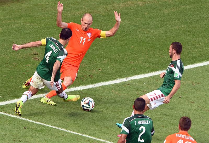 Robben aclara que se tiró, pero en otra jugada en el primer tiempo