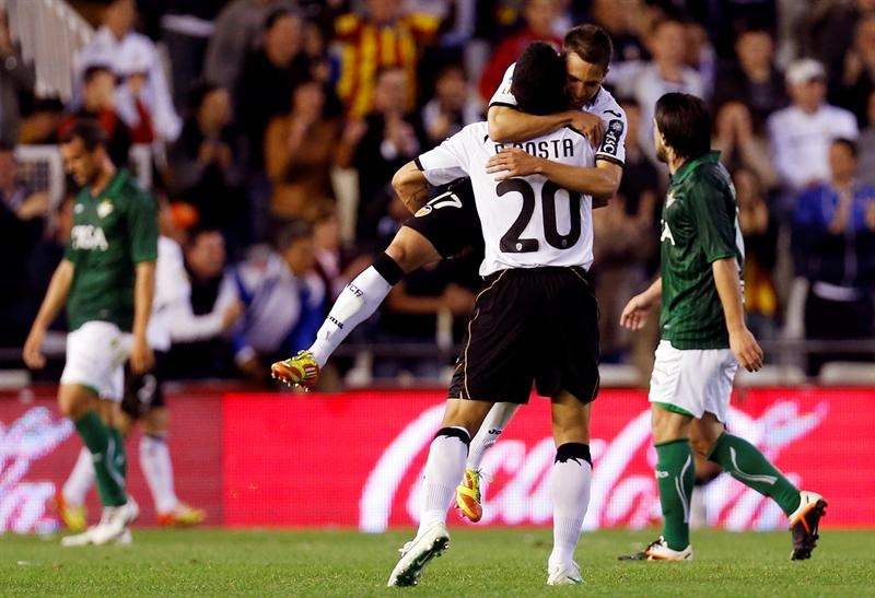 El Real Betis, con Montero en cancha, cae por cuatro goles ante el Valencia